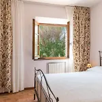 L'alcova 8&2, Emma Villa